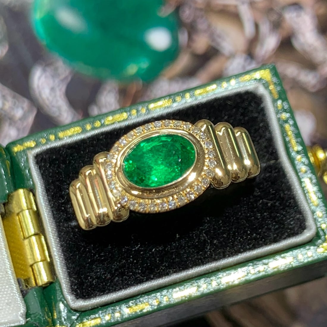 14k Gold 0.70 Ctw Natural Emerald & Diamond Ring - 2