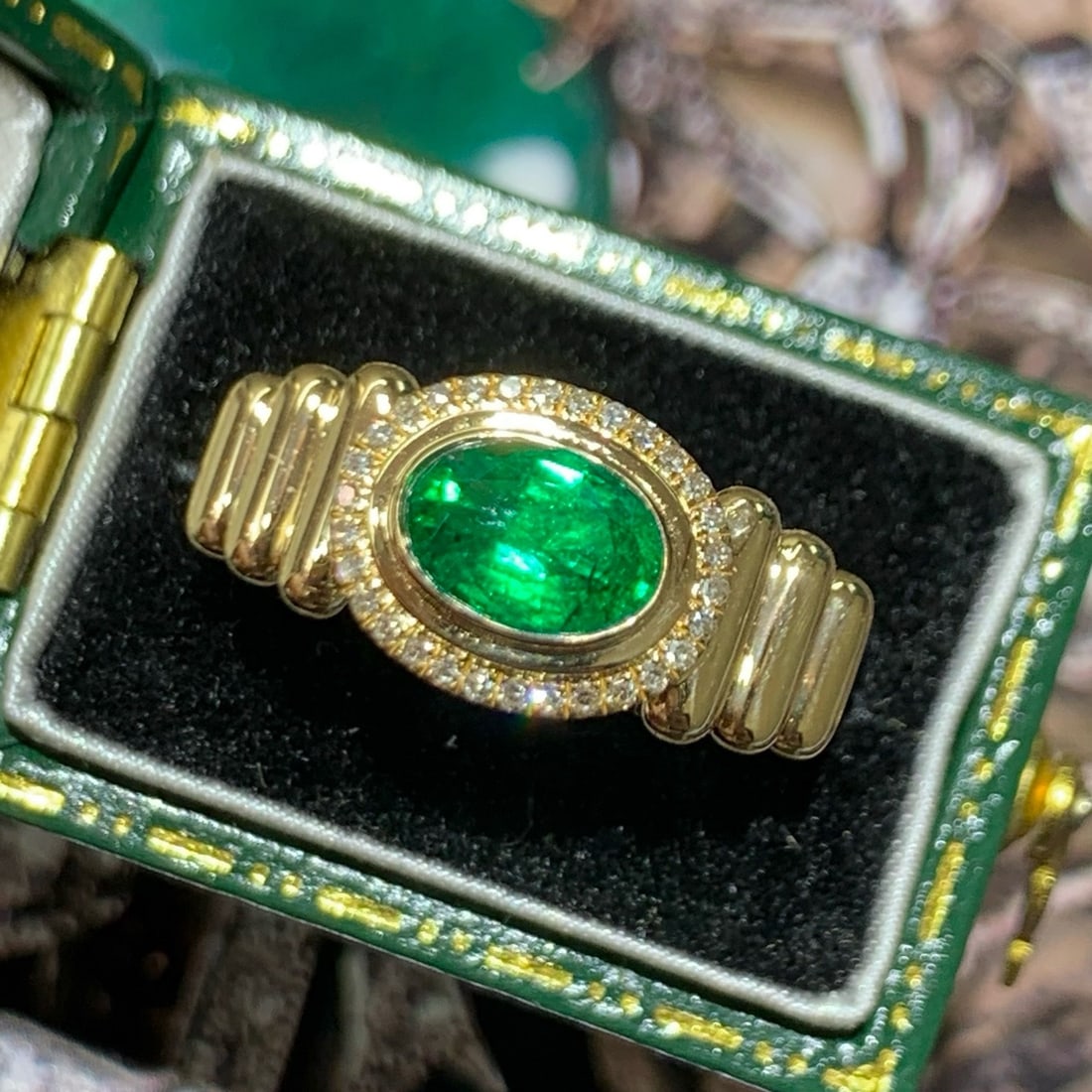 14k Gold 0.70 Ctw Natural Emerald & Diamond Ring - 3