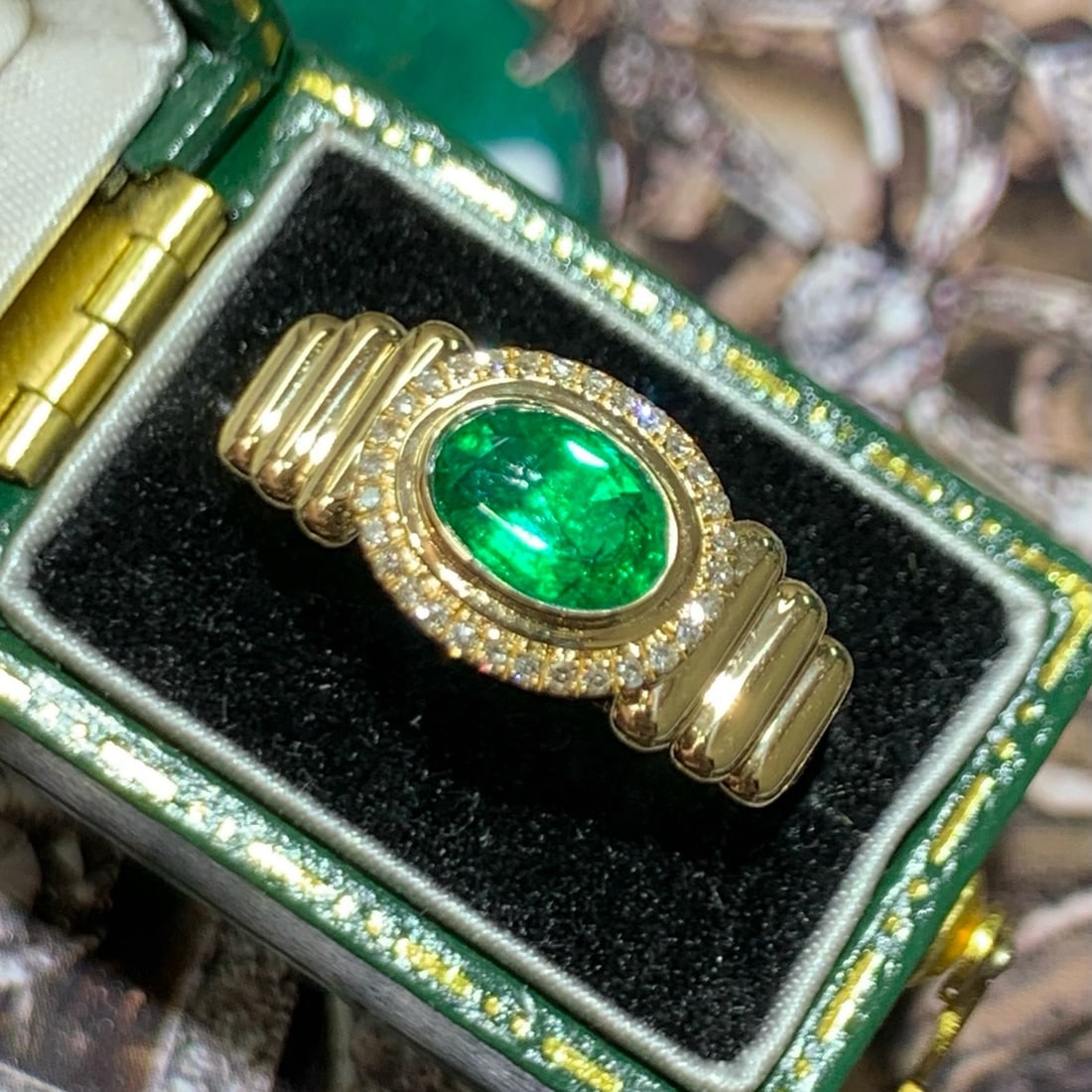 14k Gold 0.70 Ctw Natural Emerald & Diamond Ring - 4