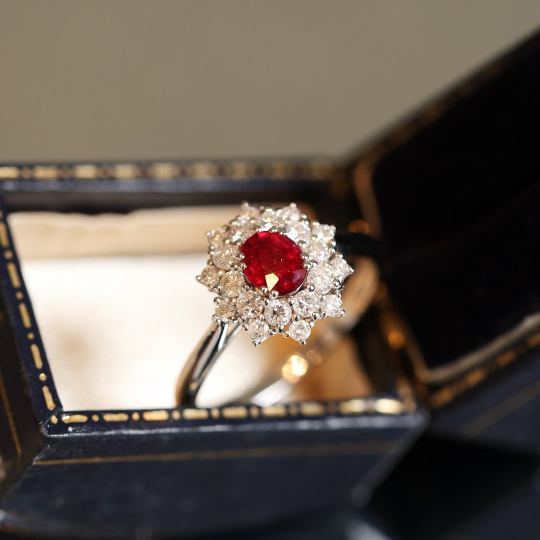 14k Gold 0.93 Ctw Natural Ruby & Diamond Ring - 3