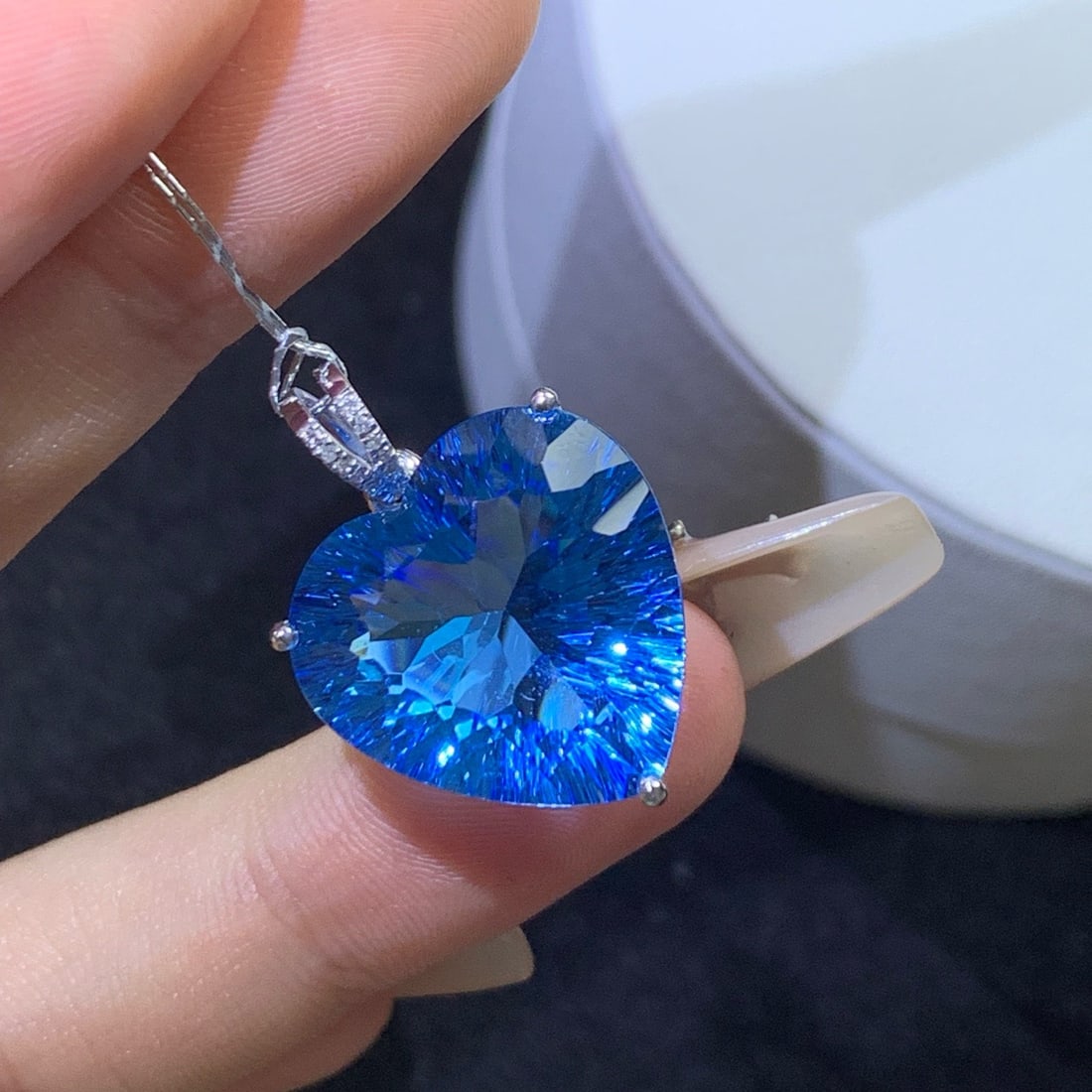 14k Gold 20.26 Ct Natural Topaz & Diamond Pendant( Without Chain ): Ref:231174157 // gold content:14k gold // main gemstone:topaz // shape:heart // carat weight:20. 26ct // color:blue // treatment:natural // // adjacent gemstone 2 : diamond // number of stones:14 //