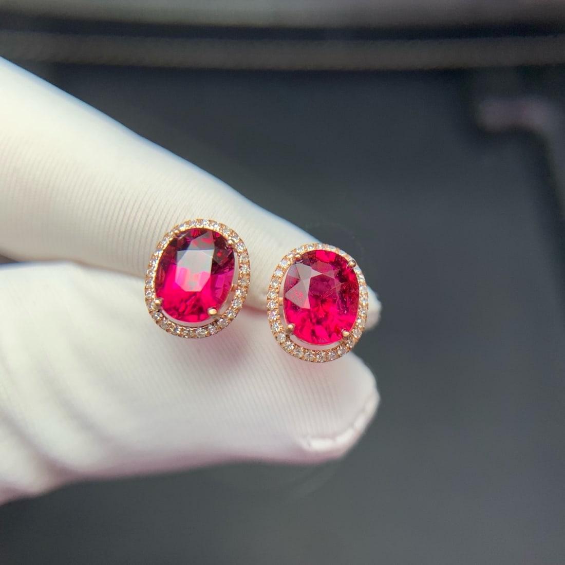 14k Gold 2.2 Ct Natural Tourmaline & Diamond Earrings: Ref:231174162 // gold content:14k gold // main gemstone:tourmaline // shape:oval // carat weight:2. 2ct // color:red // treatment:natural // // adjacent gemstone 2 : diamond // shape:round // clarity