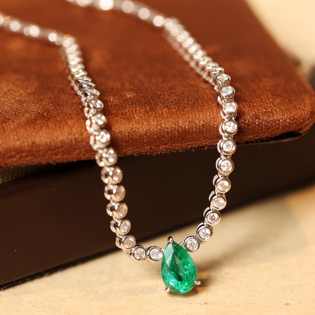 14k Gold 1.7 Ctw Natural Emerald & Diamond Necklace - 8