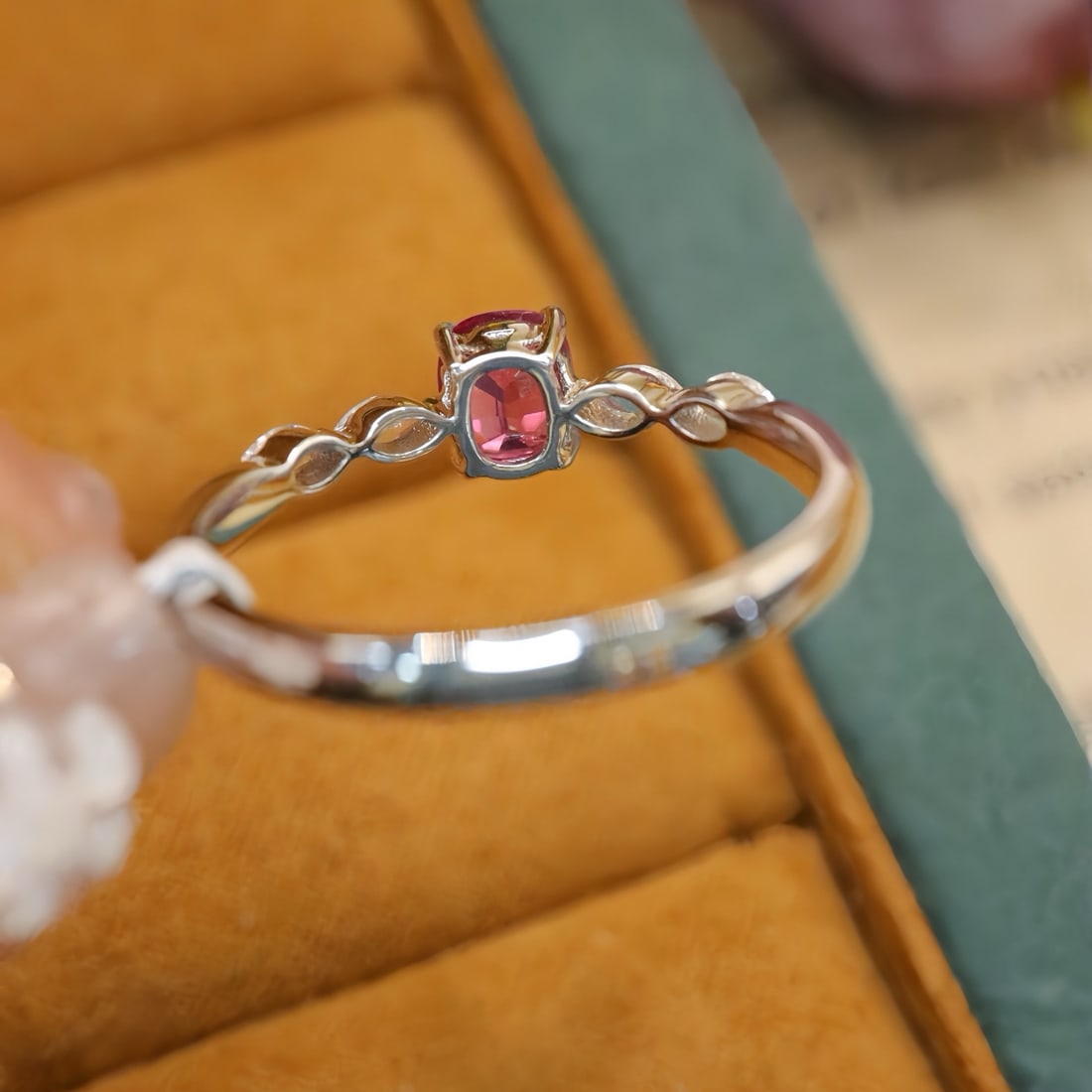 14k Gold 0.75 Ctw Natural Spinel & Diamond Ring - 4