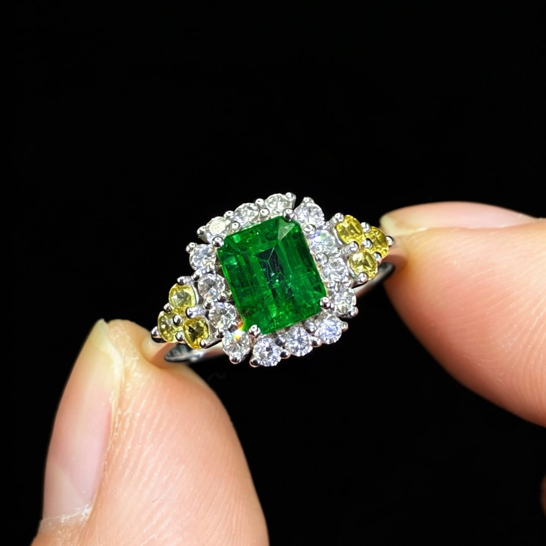 14k Gold 1.30 Ctw Vivid Green Natural Emerald & Diamond Ring - 2
