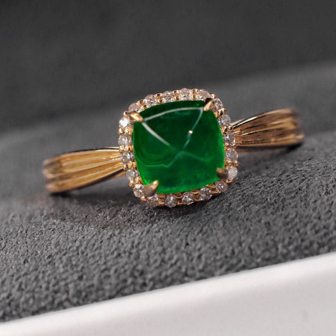 14k Gold 1.45 Ctw Vivid Green Natural Emerald & Diamond Ring - 2