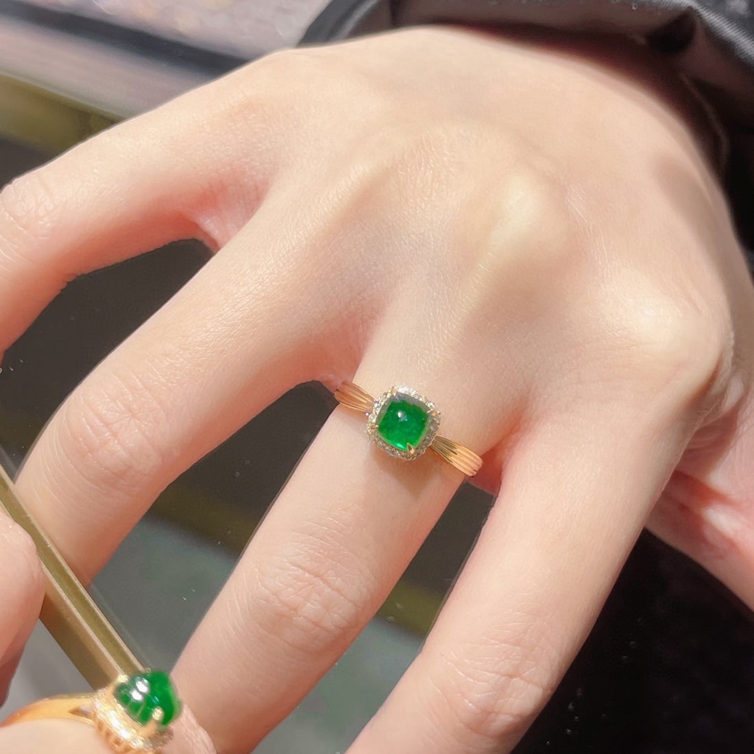 14k Gold 1.45 Ctw Vivid Green Natural Emerald & Diamond Ring - 5
