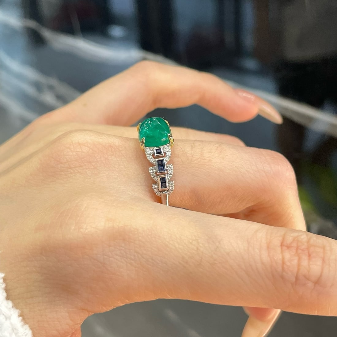 14k Gold 2 Ct Natural Emerald & Diamond & Sapphire Ring - 8