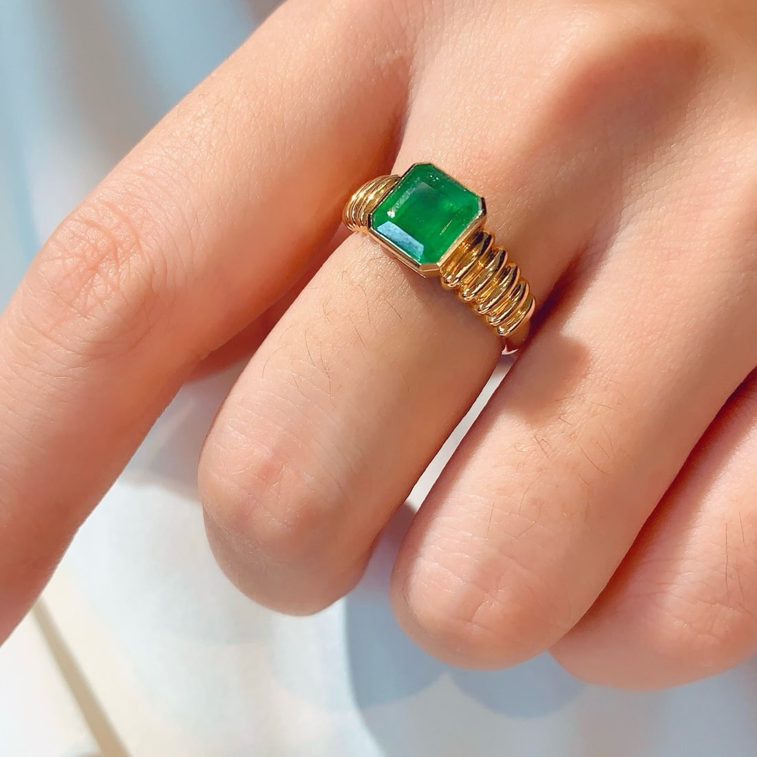 14k Gold 1.53 Ct Natural Emerald Ring - 2
