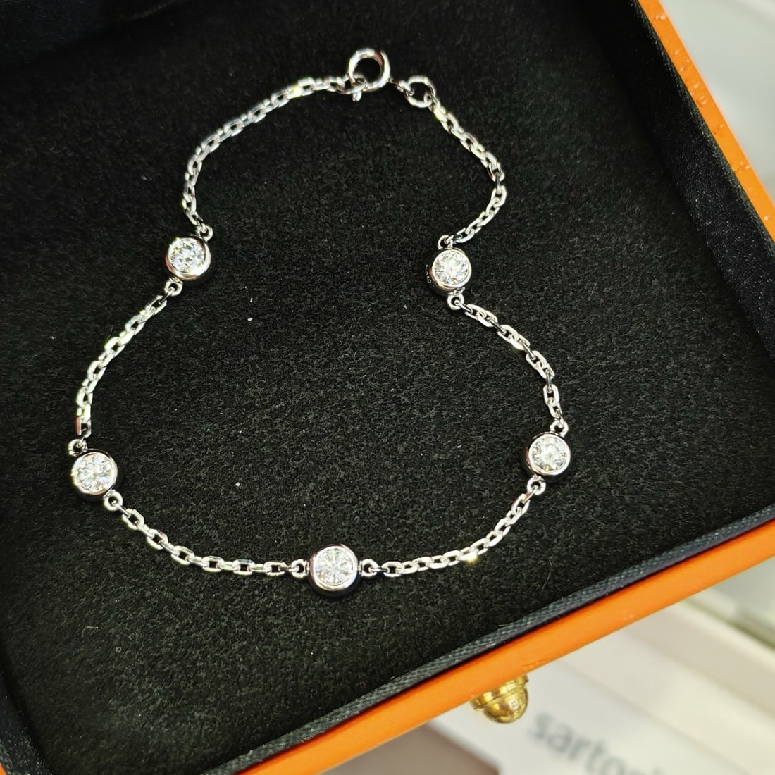 14k Gold 0.81 Ct Natural H Diamond Bracelet: Ref:231174217 // gold content:14k gold // main gemstone:diamond // shape:round // carat weight:0. 81ct // clarity grade:vs-si // color:h // treatment:natural // cut grade:g // High Estimate: 6300
