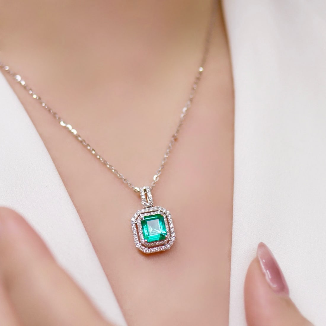 14k Gold 2.11 Ctw Natural Emerald & Diamond Necklace - 3