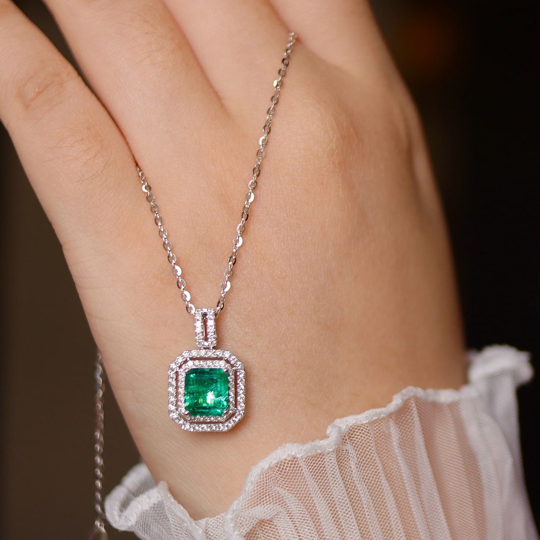 14k Gold 2.11 Ctw Natural Emerald & Diamond Necklace - 4