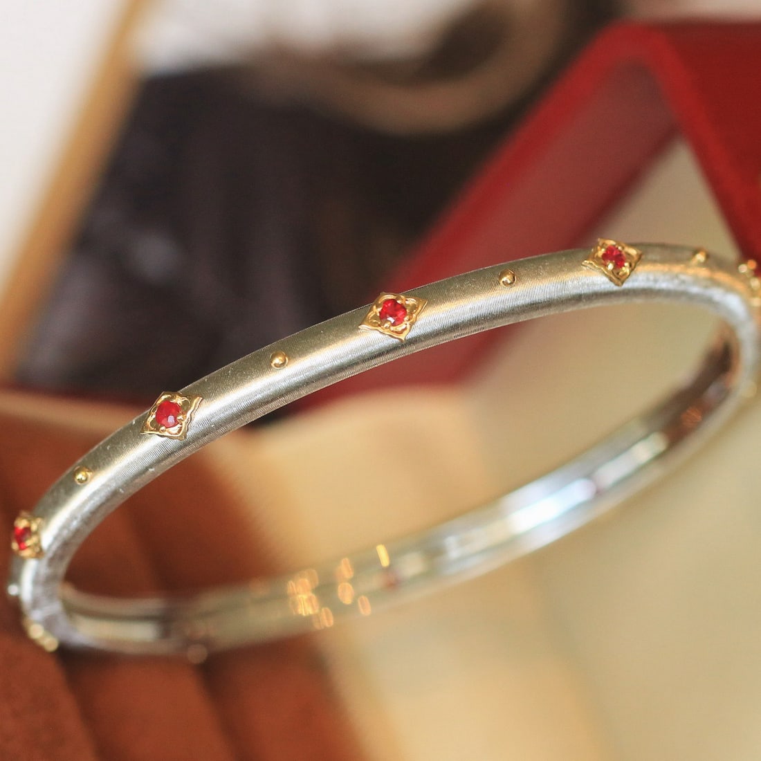 14k Gold 0.45 Ct Natural Ruby Bangle: Ref:231174221 // gold content:14k gold // main gemstone:ruby // shape:round // carat weight:0. 45ct // color:red // treatment:natural // cut grade:g //