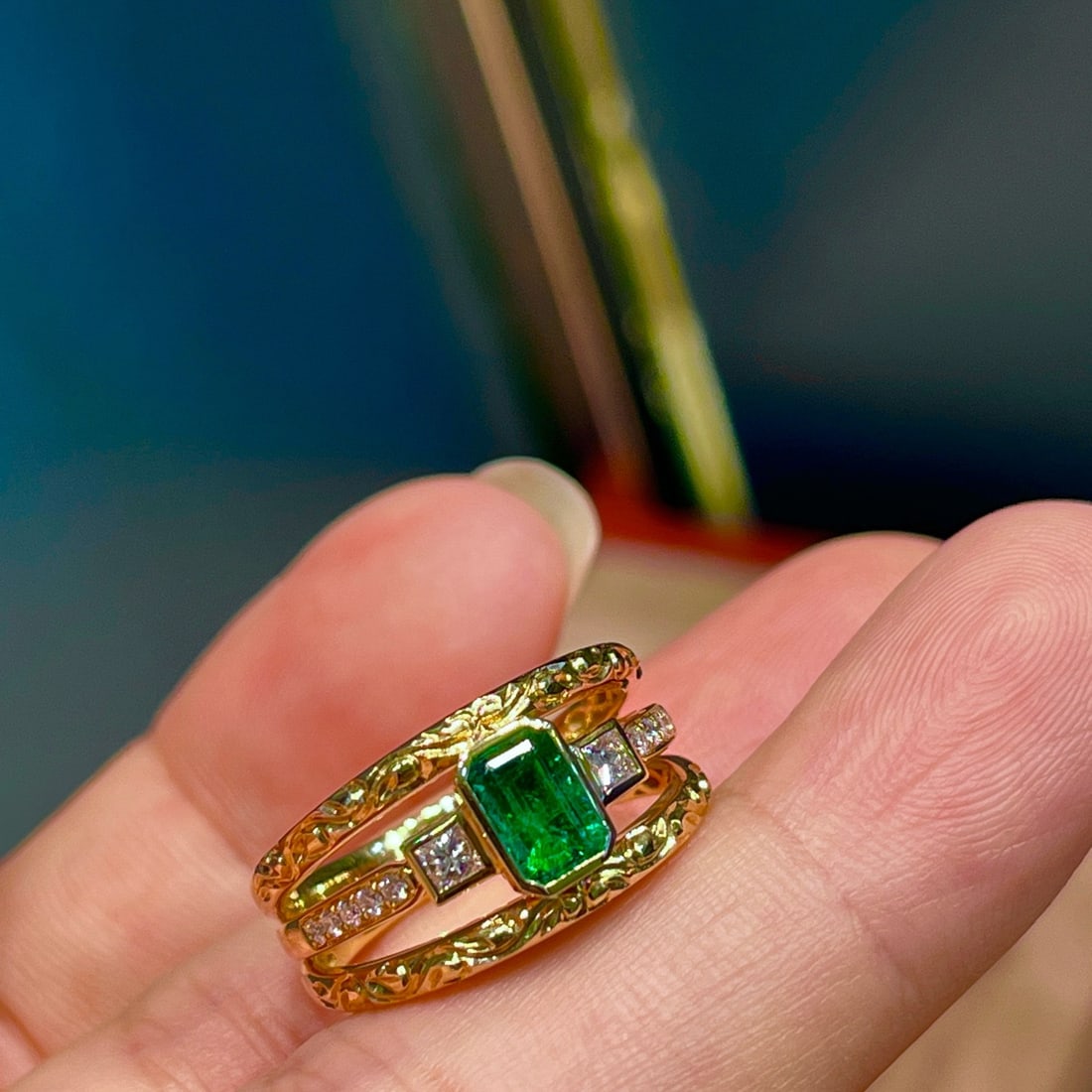 14k Gold 0.86 Ctw Vivid Green Natural Emerald & Diamond Ring: Ref:231174210 // gold content:14k gold // ring size:7. 25us // // main gemstone:emerald // shape:octagonal // carat weight:0. 66ct // color:vivid green // treatment:natural // // adjacent gemstone 2