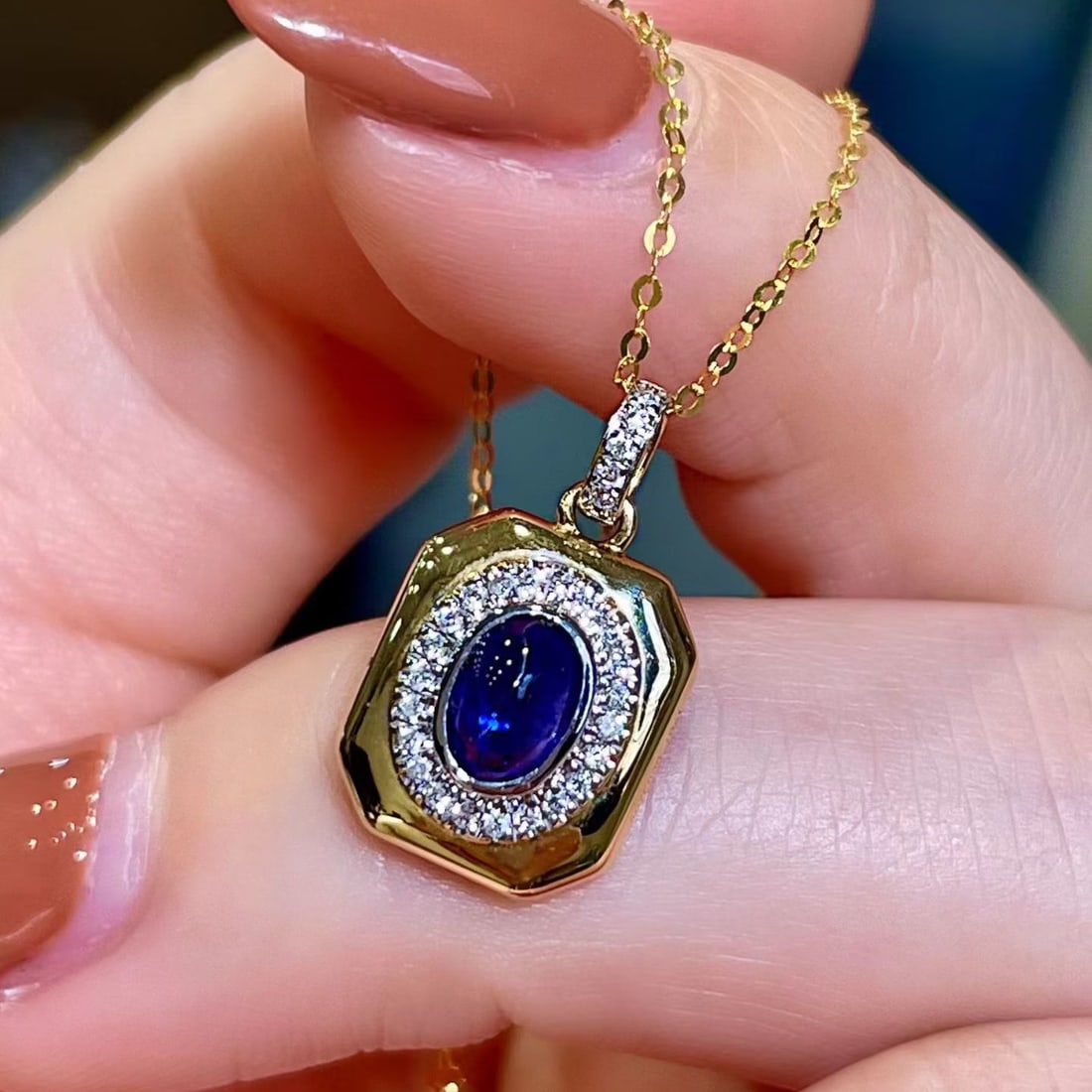 14k Gold 0.66 Ctw Natural Sapphire & Diamond Pendant( Without Chain ): Ref:231174211 // gold content:14k gold // main gemstone:sapphire // shape:oval // carat weight:0. 56ct // color:blue // treatment:natural // // adjacent gemstone 2 : diamond // shape:round // carat
