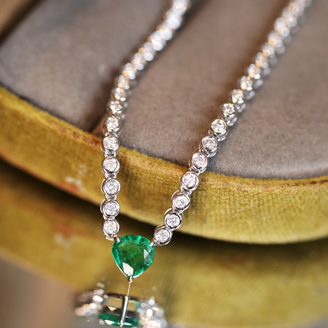 14k Gold 1.31 Ctw Natural Emerald & Diamond Necklace - 2