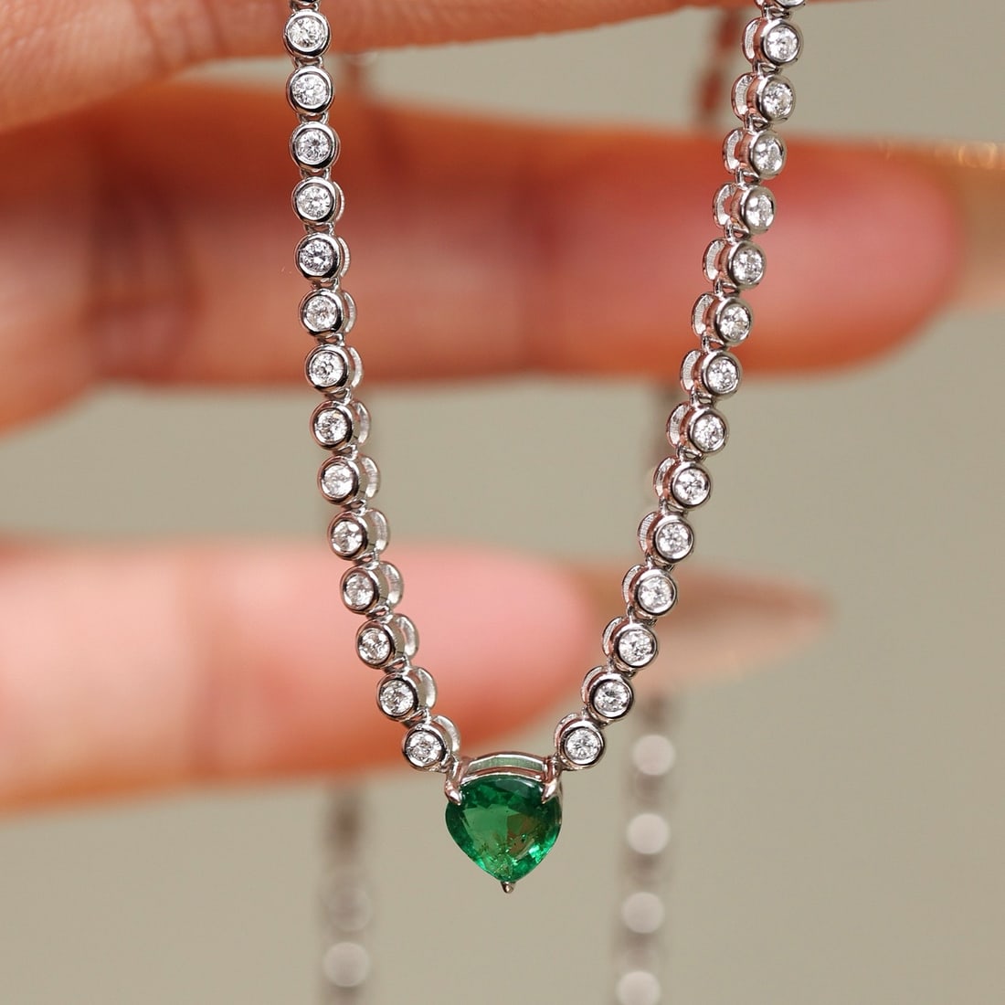 14k Gold 1.31 Ctw Natural Emerald & Diamond Necklace - 4