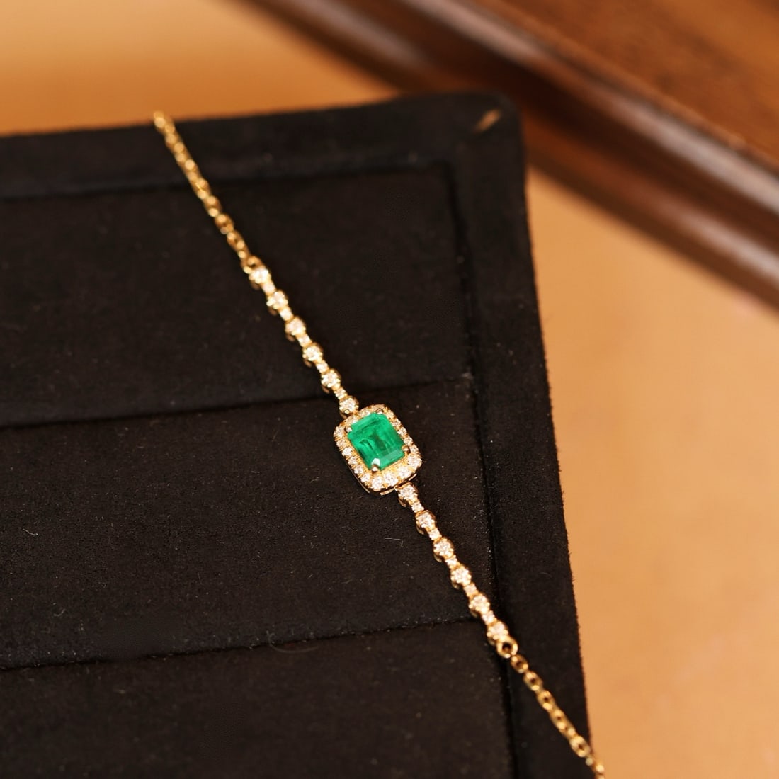 14k Gold 0.71 Ctw Natural Emerald & Diamond Bracelet - 3