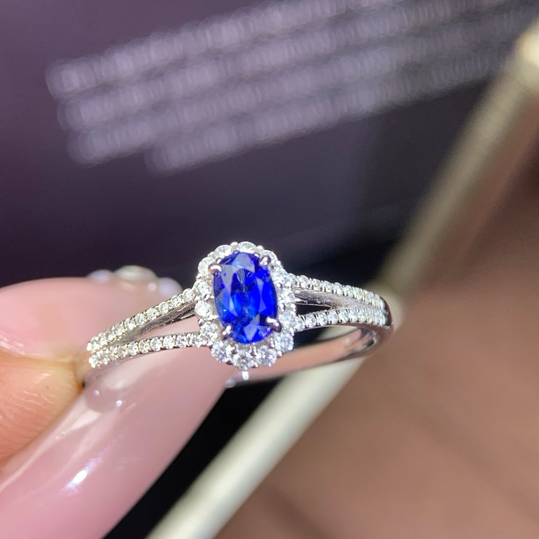 14k Gold 0.69 Ctw Natural Sapphire & Diamond Ring: Ref:231174219 // gold content:14k gold // ring size:7. 25us // // main gemstone:sapphire // shape:oval // carat weight:0. 46ct // color:blue // treatment:natural // // adjacent gemstone 2 : diamond