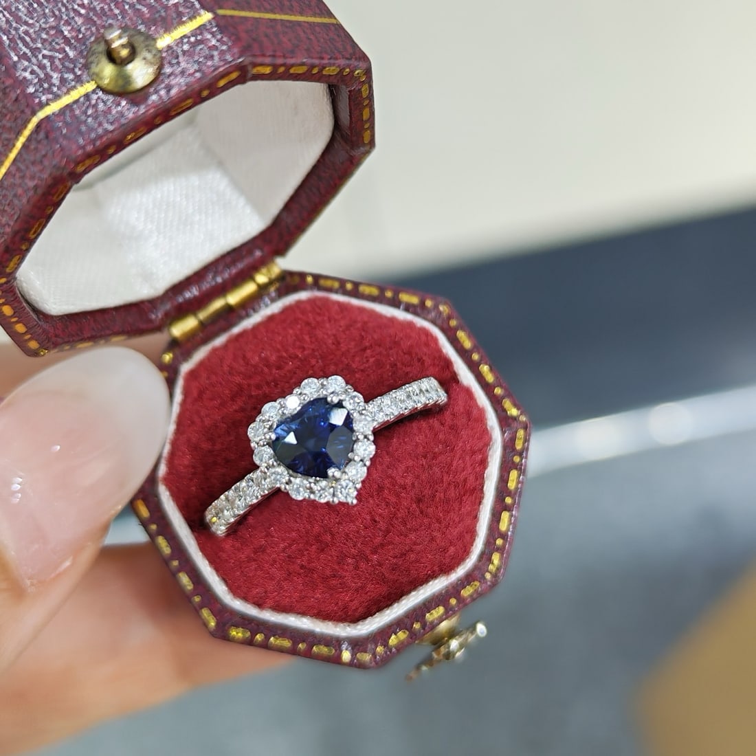 14k Gold 1.41 Ctw Natural Sapphire & Diamond Ring: Ref:231174226 // gold content:14k gold // ring size:7. 25us // // main gemstone:sapphire // shape:heart // carat weight:1. 02ct // color:blue // treatment:natural // // adjacent gemstone 2 : diamond