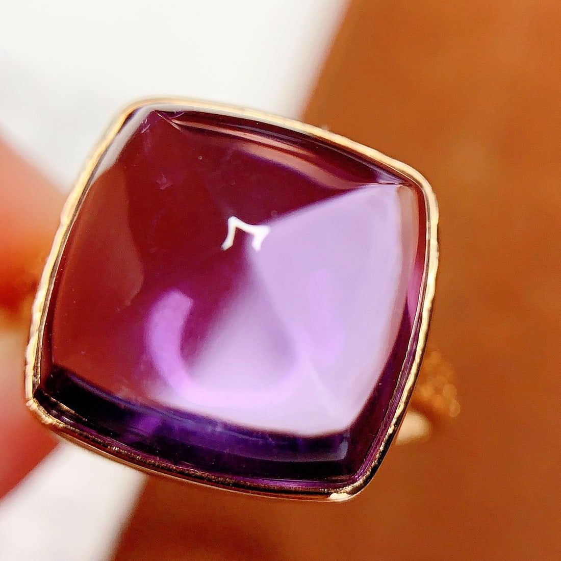 14k Gold 10 Ct Natural Amethyst Ring: Ref:231174245 // gold content:14k gold // ring size:7. 25us // // main gemstone:amethyst // shape:sugar-loaf // carat weight:10ct // color:purple // treatment:natural // High Estimate: 2000 Low