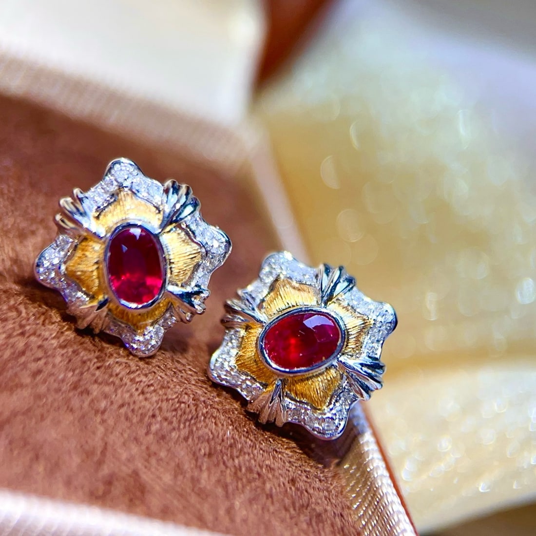 14k Gold 0.89 Ctw Natural Ruby & Diamond Earrings: Ref:231174230 // gold content:14k gold // main gemstone:ruby // shape:oval // carat weight:0. 73ct // color:red // treatment:natural // // adjacent gemstone 2 : diamond // shape:round // carat