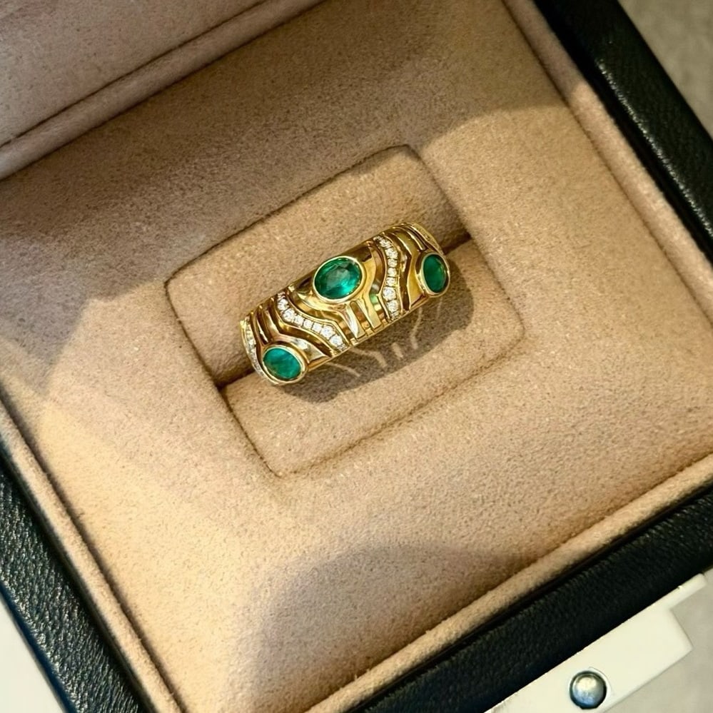 14k Gold 0.65 Ctw Natural Emerald & Diamond Ring: Ref:231174262 // gold content:14k gold // ring size:7. 25us // // main gemstone:emerald // shape:oval // carat weight:0. 54ct // color:green // treatment:natural // // adjacent gemstone 2 : diamond