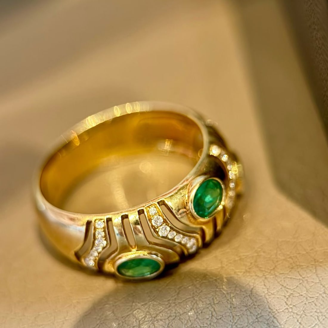 14k Gold 0.65 Ctw Natural Emerald & Diamond Ring - 6