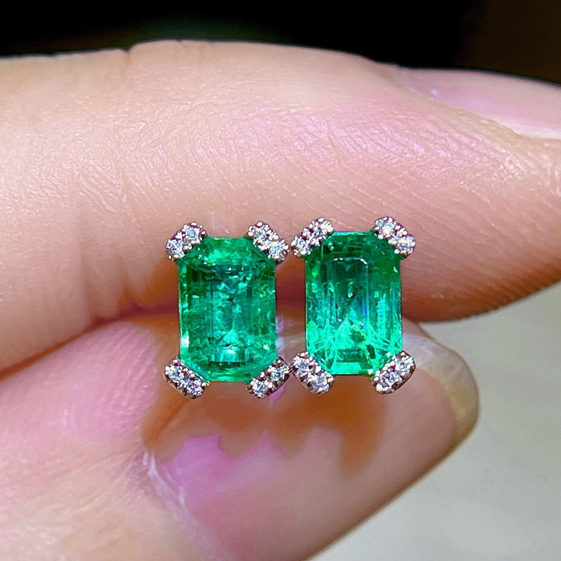 14k Gold 1.07 Ctw Natural Emerald & Diamond Earrings - 4