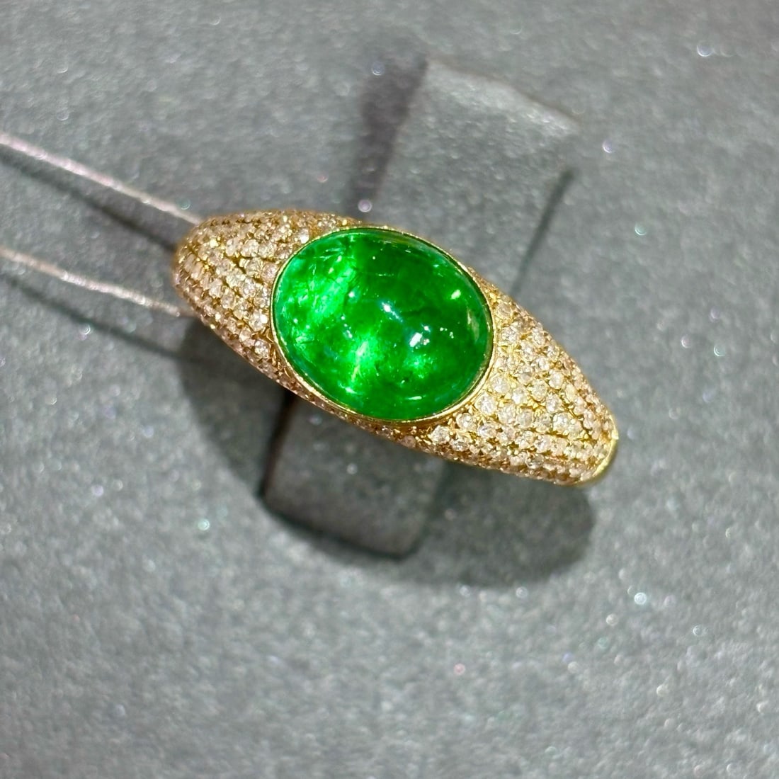 14k Gold 2.1 Ct Natural Emerald & Diamond Ring - 2