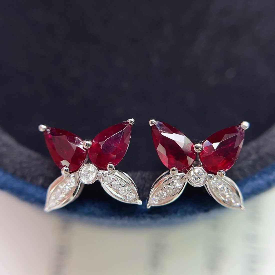 14k Gold 1.20 Ct Vivid Red Natural Ruby & Diamond Earrings: Ref:231174248 // gold content:14k gold // main gemstone:ruby // shape:pear // carat weight:1. 20ct // color:vivid red // treatment:natural // // adjacent gemstone 2 : diamond // number of stones:18