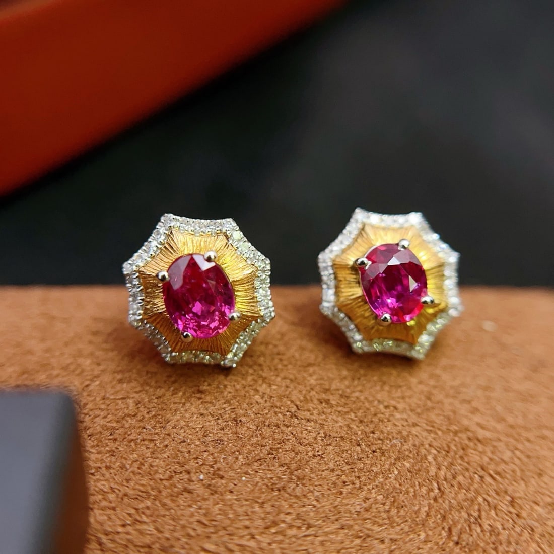 14k Gold 1.00 Ct Natural Ruby & Diamond Earrings: Ref:231174255 // gold content:14k gold // main gemstone:ruby // shape:oval // carat weight:1. 00ct // color:red // treatment:natural // // adjacent gemstone 2 : diamond // number of stones:64 //