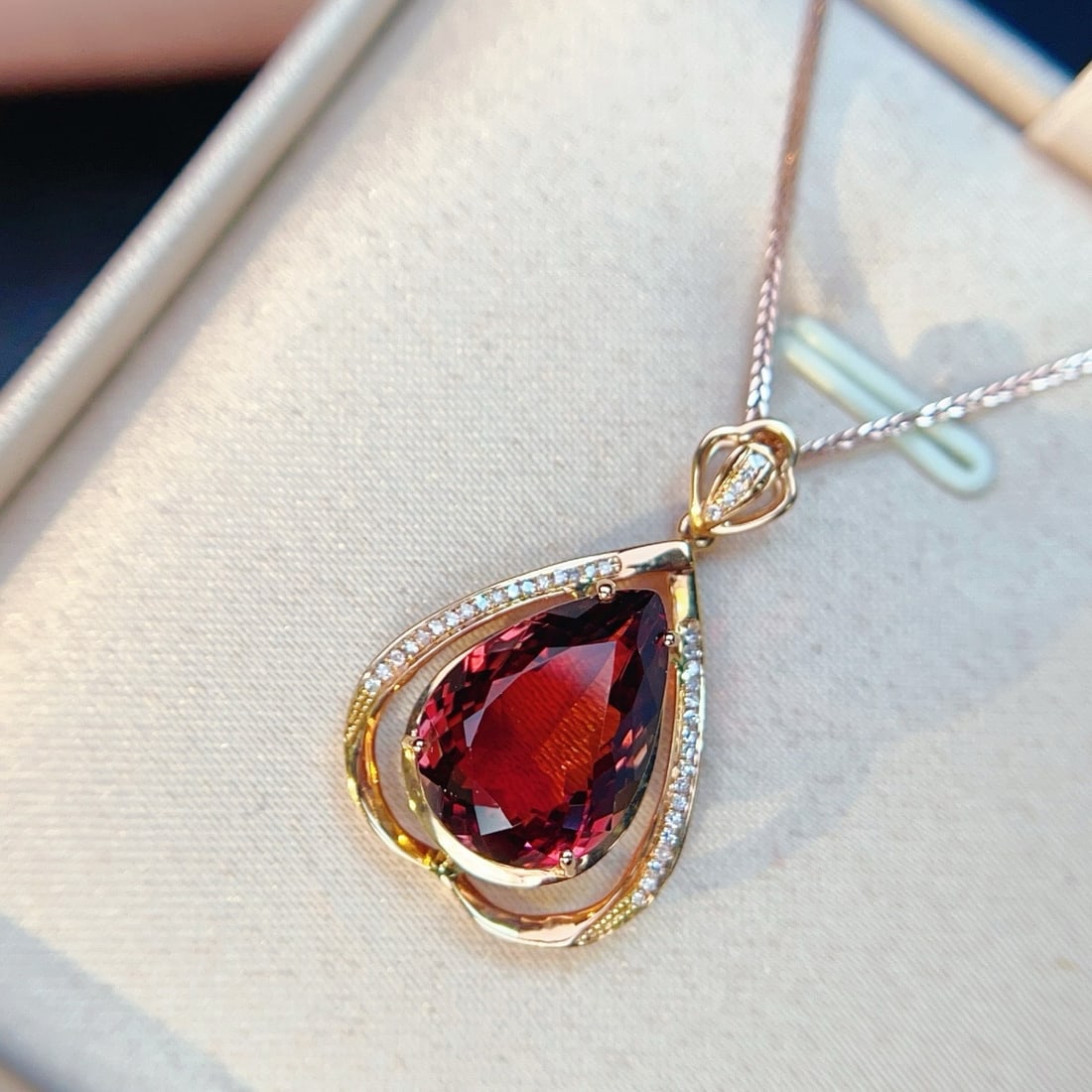 14k Gold 8.9 Ct Natural Tourmaline & Diamond Pendant( Without Chain ): Ref:231174272 // gold content:14k gold // main gemstone:tourmaline // shape:pear // carat weight:8. 9ct // color:red // treatment:natural // // adjacent gemstone 2 : diamond // number of stones:39 //