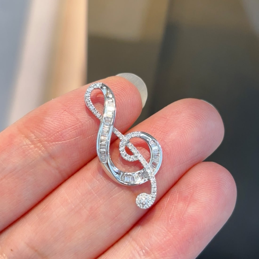 14k Gold 0.25 Ct Natural H Diamond Pendant( Without Chain ): Ref:231174275 // gold content:14k gold // main gemstone:diamond // shape:multiple // carat weight:0. 25ct // clarity grade:vs-si // color:h // treatment:natural // Low Estimate: 1500 Condition: New