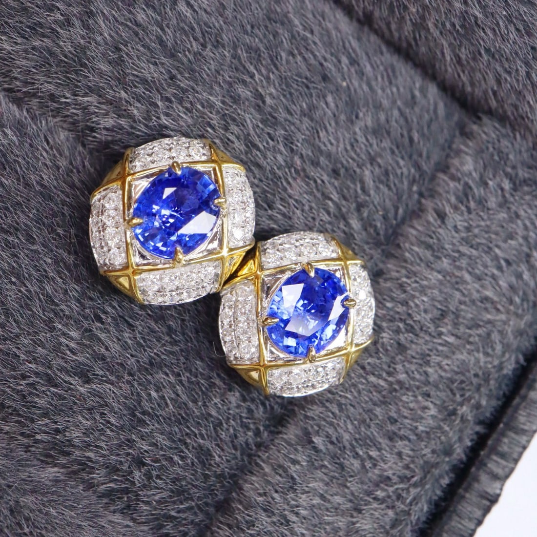 14k Gold 2.07 Ctw Natural Sapphire & Diamond Earrings: Ref:231174291 // gold content:14k gold // main gemstone:sapphire // shape:oval // carat weight:1. 78ct // color:blue // treatment:natural // // adjacent gemstone 2 : diamond // shape:round // carat