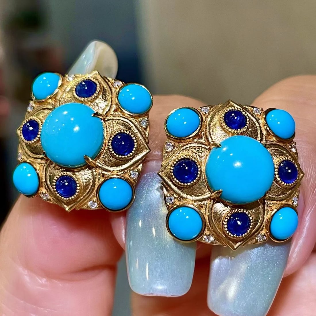 14k Gold 7.52 Ctw Natural Blue Turquoise & Sapphire Earrings: Ref:231174281 // gold content:14k gold // main gemstone:blue turquoise // shape:round // carat weight:6. 10ct // color:blue // treatment:natural // cut grade:g // // adjacent gemstone 2 : sapphire //