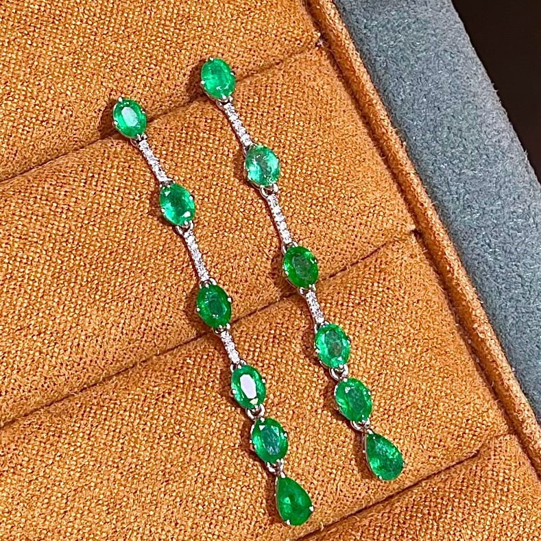 14k Gold 2.28 Ct Natural Emerald & Diamond Earrings: Ref:231174323 // gold content:14k gold // main gemstone:emerald // shape:multiple // carat weight:2. 28ct // color:green // treatment:natural // // adjacent gemstone 2 : diamond // number of