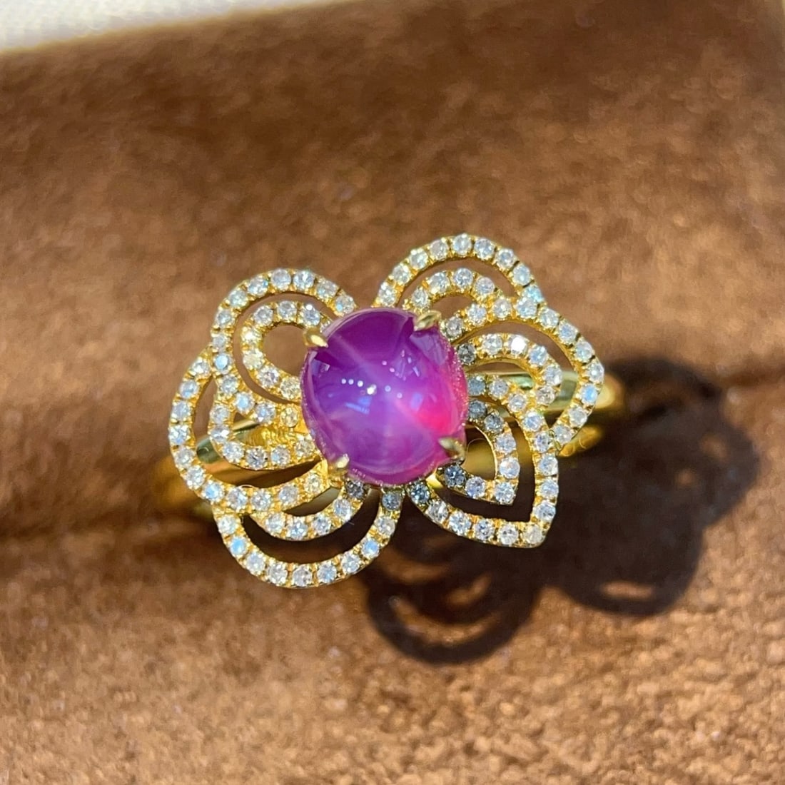 14k Gold 2.36 Ctw Natural Star Sapphire & Diamond Ring: Ref:231174308 // gold content:14k gold // ring size:7. 25us // // main gemstone:star sapphire // shape:oval // carat weight:2. 04ct // color:purple // treatment:natural // // adjacent gemstone 2 : dia