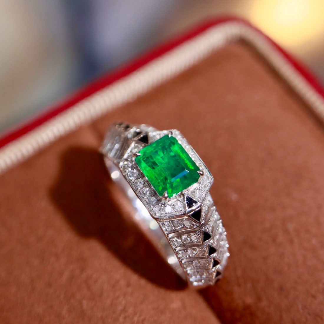 14k Gold 1.00 Ctw Vivid Green Natural Emerald & Diamond Ring - 2