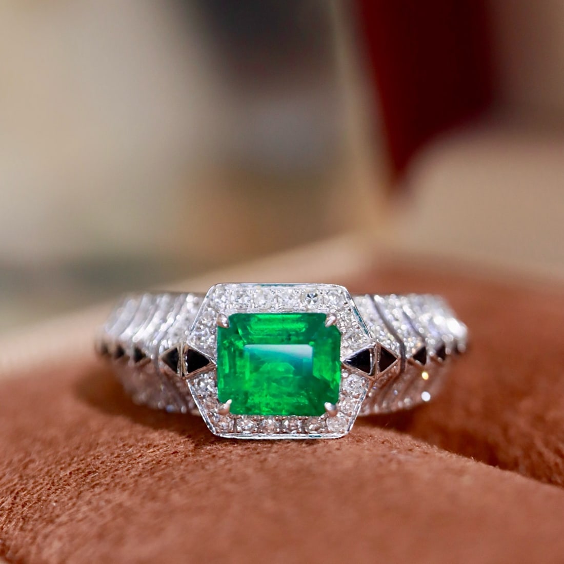 14k Gold 1.00 Ctw Vivid Green Natural Emerald & Diamond Ring - 3