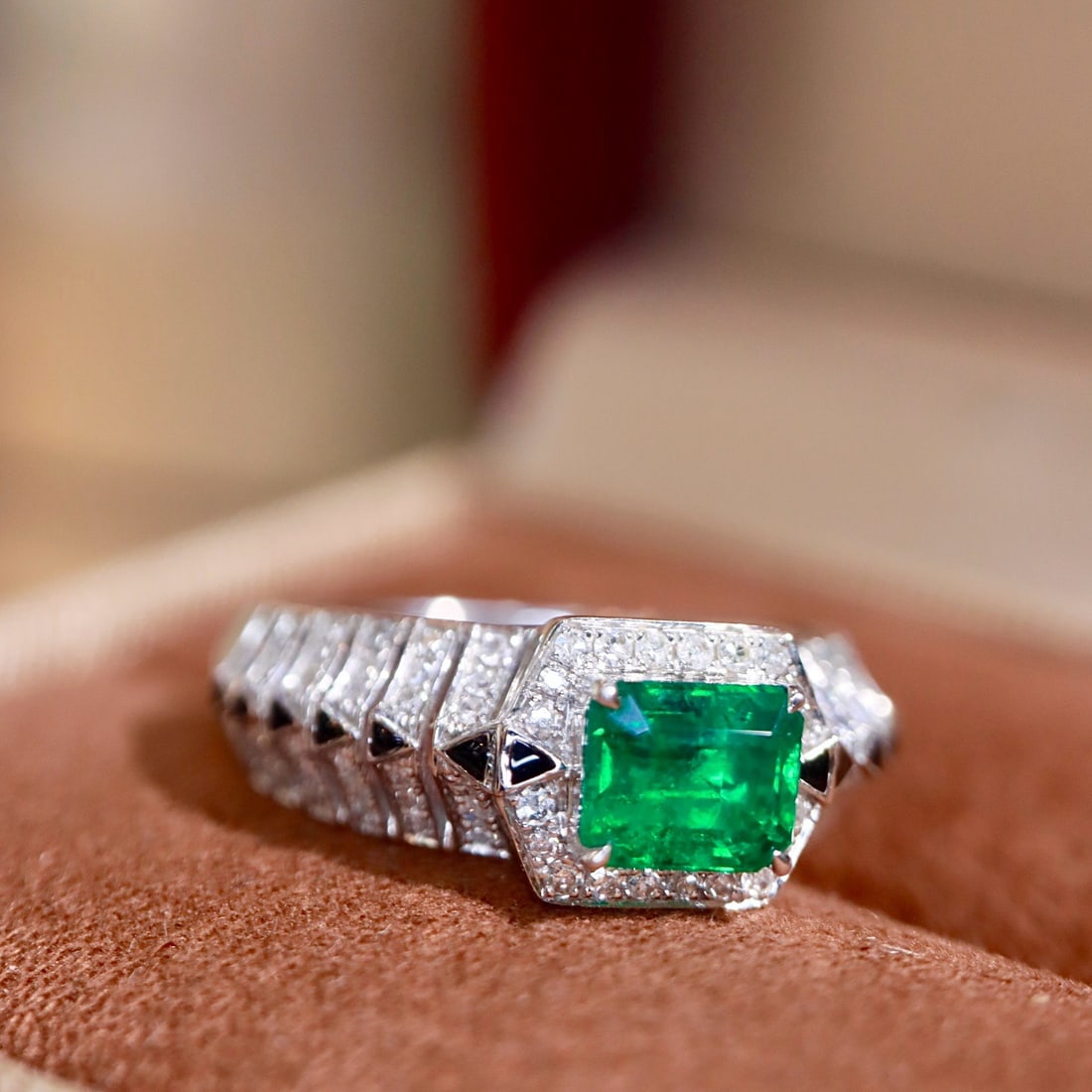 14k Gold 1.00 Ctw Vivid Green Natural Emerald & Diamond Ring - 4