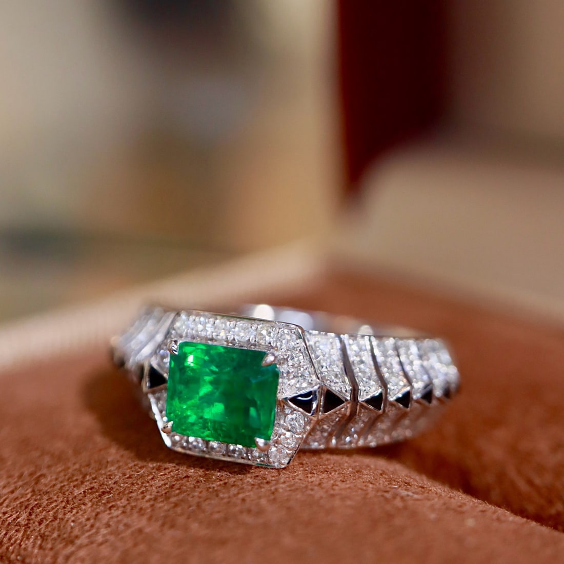 14k Gold 1.00 Ctw Vivid Green Natural Emerald & Diamond Ring - 5