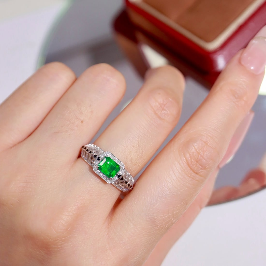 14k Gold 1.00 Ctw Vivid Green Natural Emerald & Diamond Ring - 8