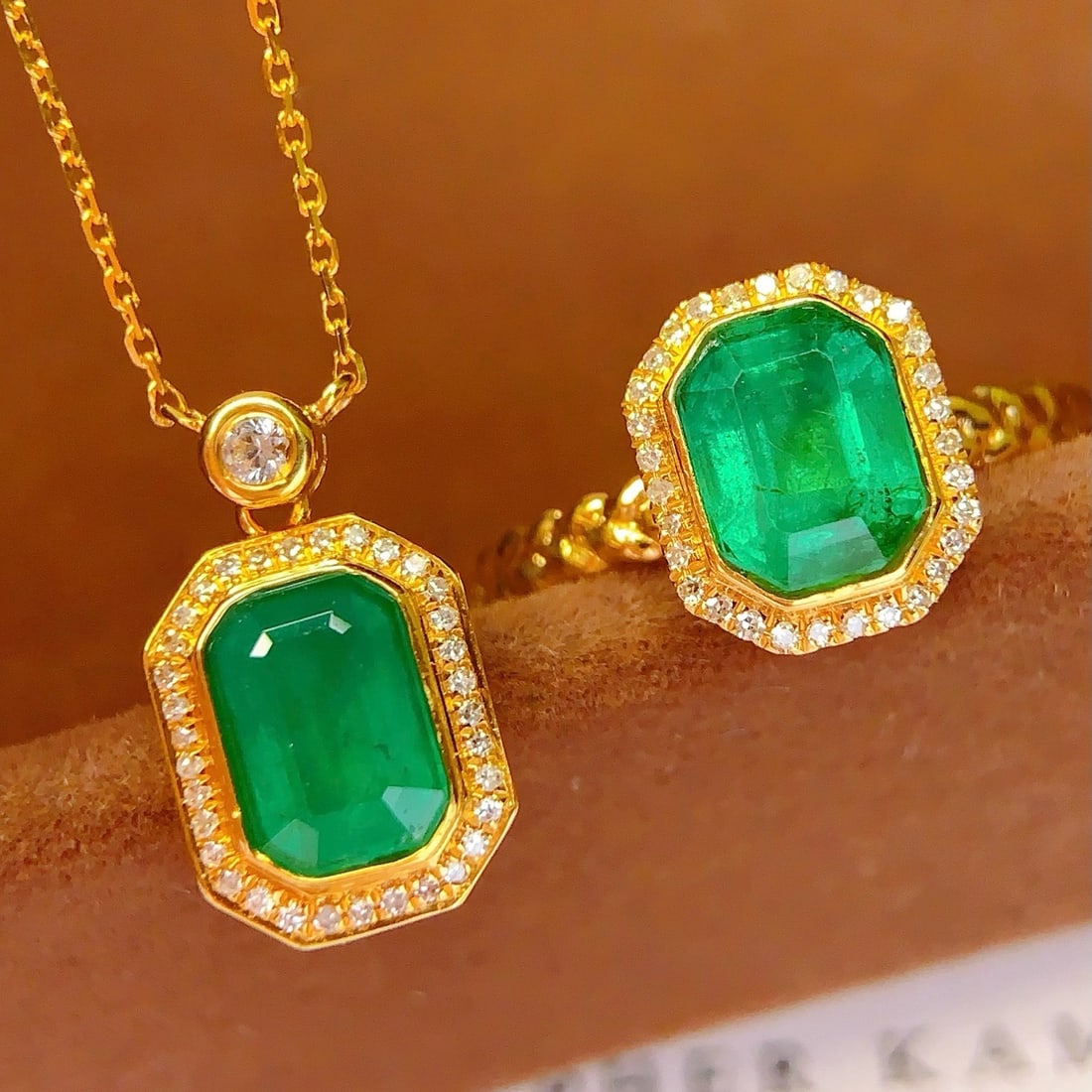 14k Gold 2.5 Ctw Natural Emerald & Diamond Jewelry Set: Ref:231174309 // gold content:14k gold // ring size:7. 25us // // necklace // main gemstone:emerald // shape:octagonal // carat weight:1. 3ct // color:green // treatment:natural // // adjacent gemston