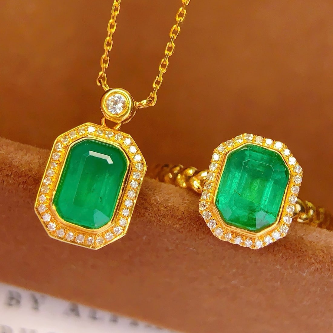 14k Gold 2.5 Ctw Natural Emerald & Diamond Jewelry Set - 3