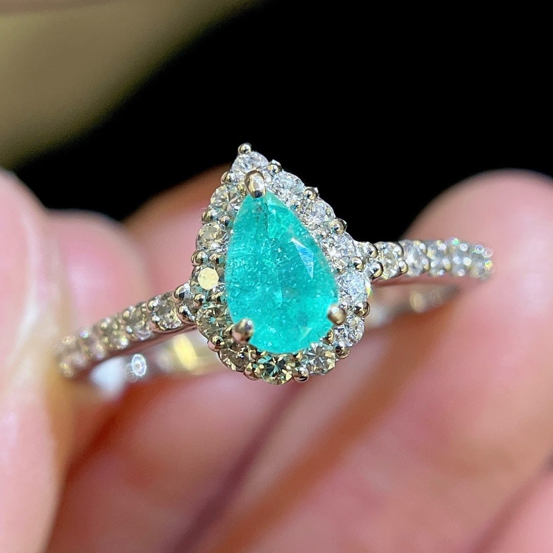 14k Gold 0.91 Ctw Natural Paraiba Tourmaline & Diamond Ring: Ref:231174318 // gold content:14k gold // ring size:7. 25us // // main gemstone:paraiba tourmaline // shape:pear // carat weight:0. 54ct // color:blue // treatment:natural // // adjacent gemstone 2 :