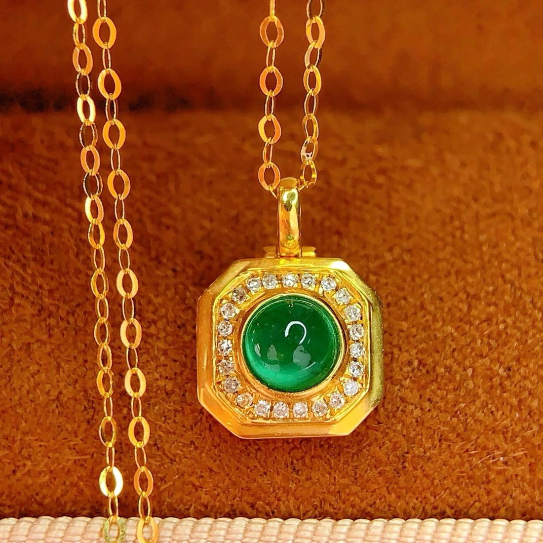 14k Gold 0.45 Ct Natural Emerald & Diamond Necklace: Ref:231174320 // gold content:14k gold // main gemstone:emerald // shape:round // carat weight:0. 45ct // color:green // treatment:natural // cut grade:g // // adjacent gemstone 2 : diamond // number