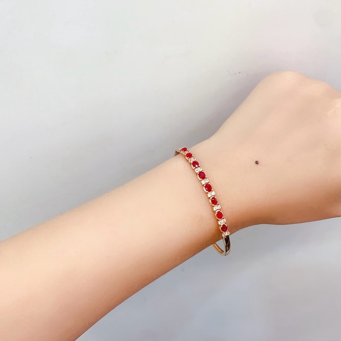 14k Gold 2.5 Ct Natural Ruby & Sapphire Bangle - 4