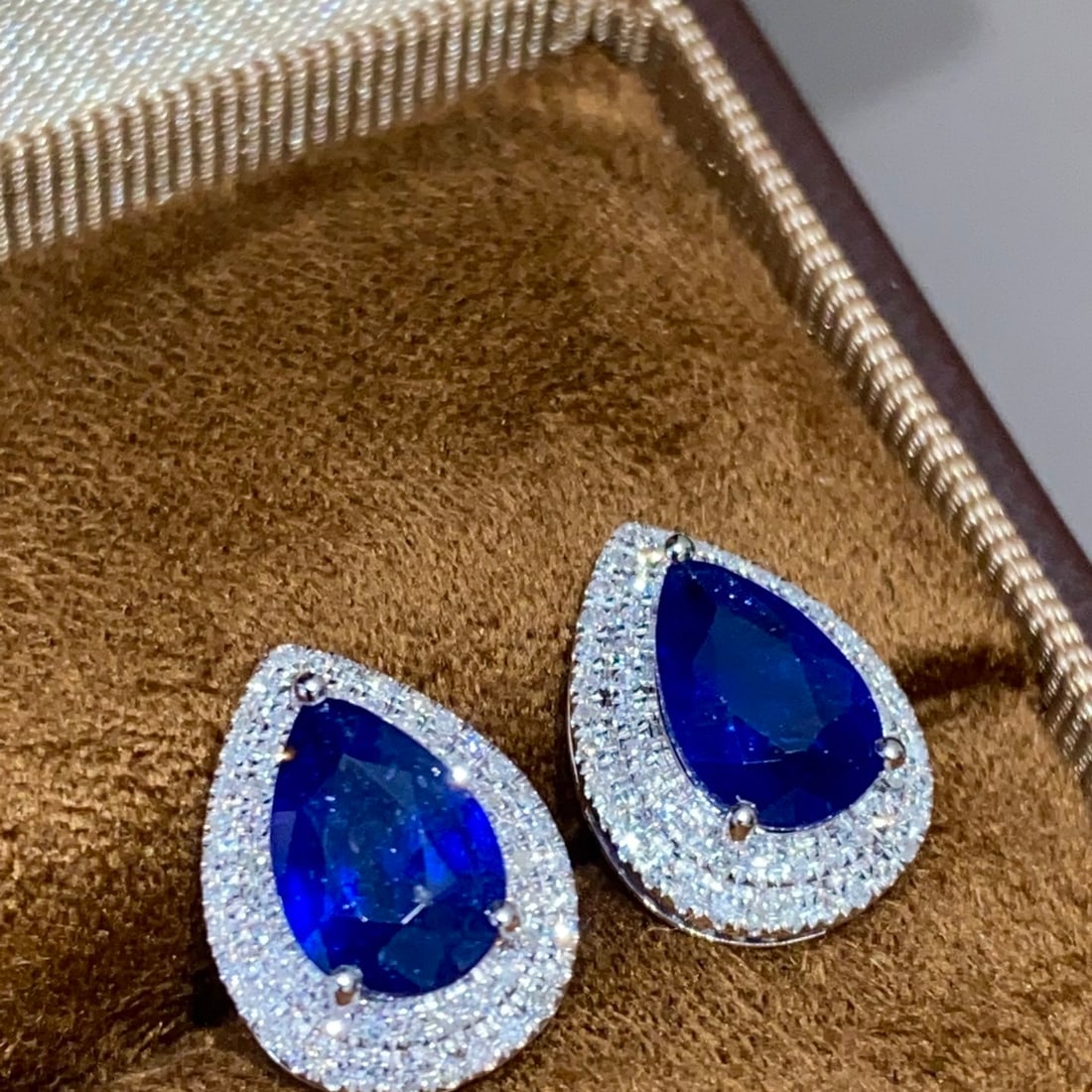 14k Gold 2.5 Ct Vivid Blue Natural Sapphire & Diamond Earrings - 2