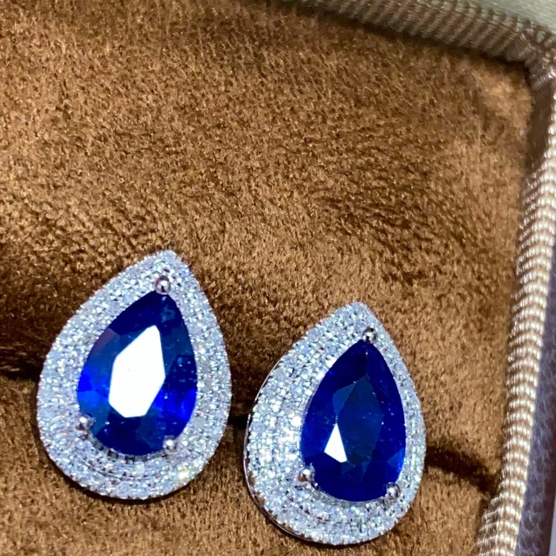 14k Gold 2.5 Ct Vivid Blue Natural Sapphire & Diamond Earrings - 3